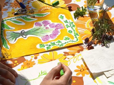 photo d'une personne en train de dessiner lors d'un atelier d'illustration à La Maison à Lens en mai 2026 par l'écho atelier - ateliers d'arts plastiques